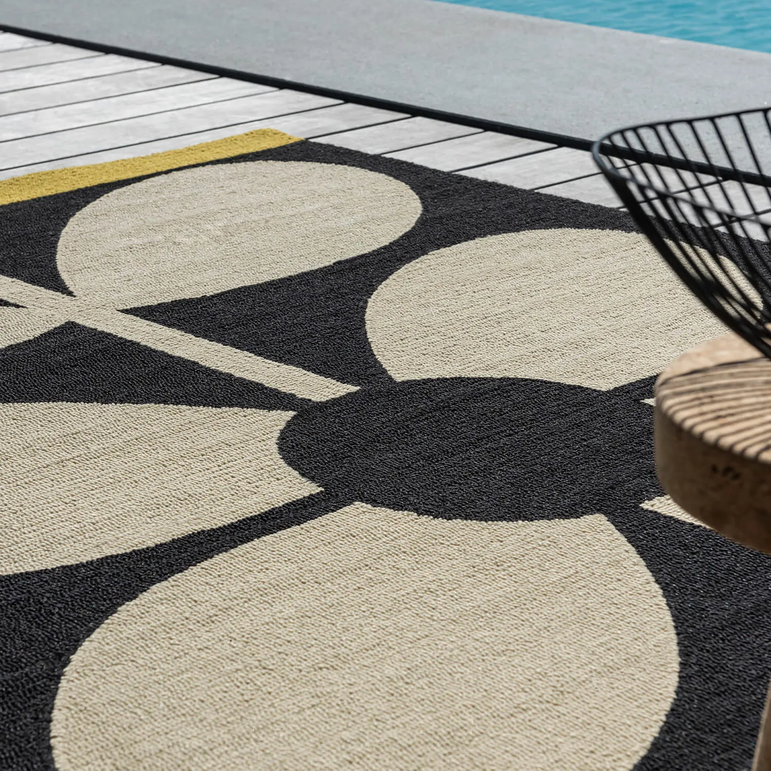 Giant Sixties Stem Noir Outdoor Rug