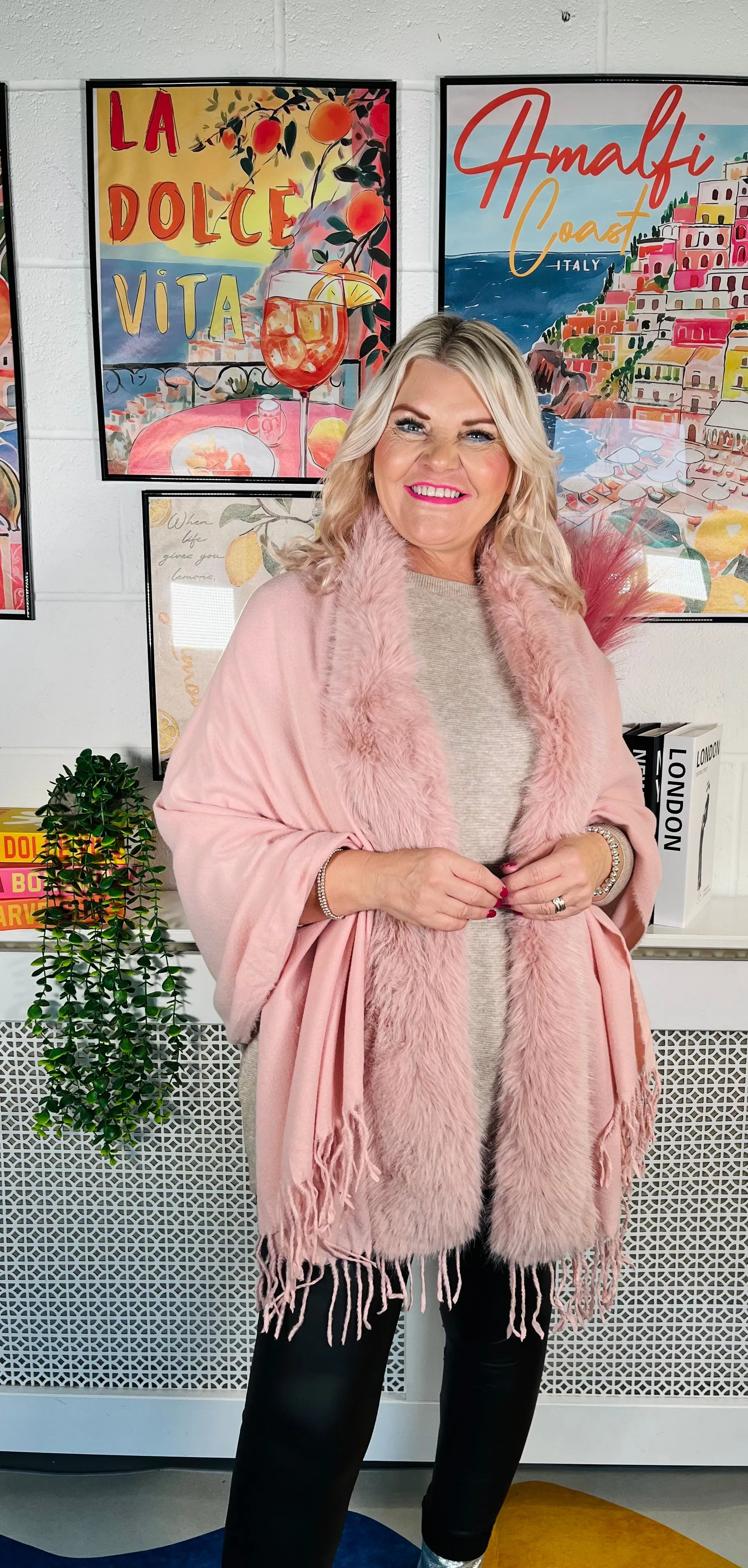 Minnie Faux Fur Shawl - Baby Pink