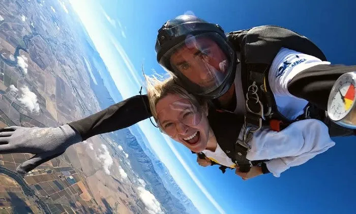 Weekend Exclusive: 9000ft Tandem Skydiving Experience