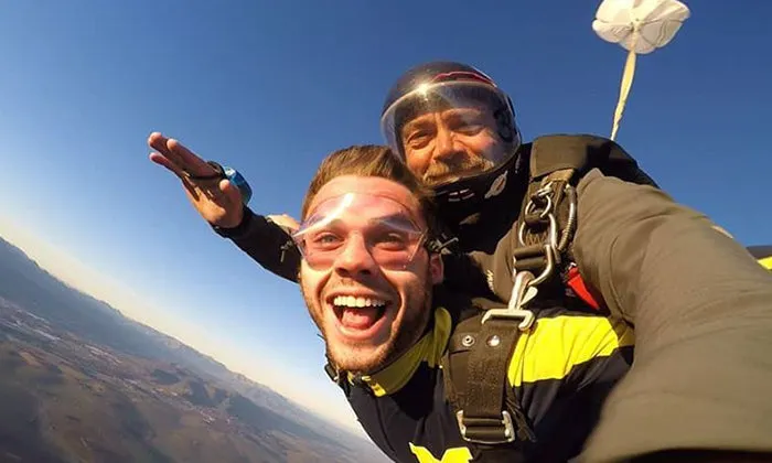 Weekend Exclusive: 9000ft Tandem Skydiving Experience