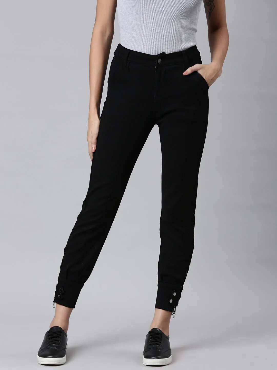 Women Black Solid Jogger Denim Jeans